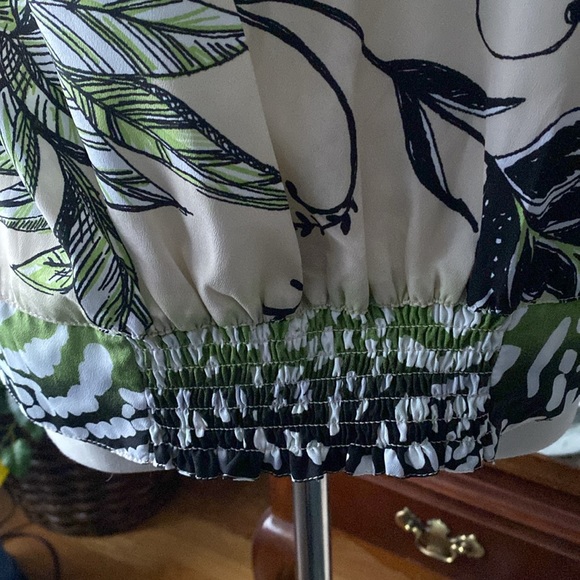 Chico’s Tan and Green Floral Printed 3/4 Blouse - Picture 6 of 9